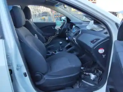 Veicolo di demolizione hyundai ix35 classic 2wd dell'anno 2001 alimentato d4fd