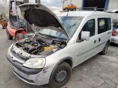 Veículo de Sucata opel combo familiar do ano 2001 alimentado 