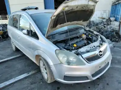 Veículo de Sucata opel zafira b cosmo do ano 2001 alimentado 
