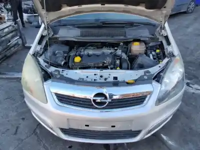 Veículo de Sucata opel zafira b cosmo do ano 2001 alimentado 