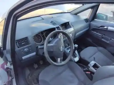 Veículo de Sucata opel zafira b cosmo do ano 2001 alimentado 