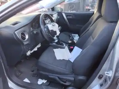 Veículo de Sucata toyota auris active do ano 2001 alimentado 