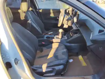 Veicolo di demolizione peugeot 2008 (p1) active pack 130 cv / 96 kw dell'anno 2001 alimentato 