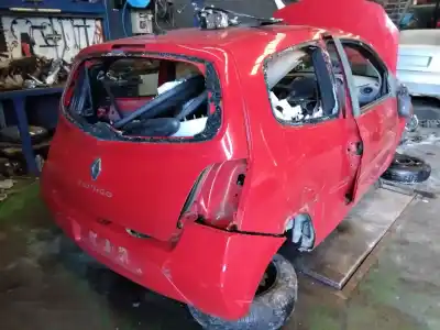 Veículo de Sucata RENAULT TWINGO Authentique do ano 2001 alimentado 
