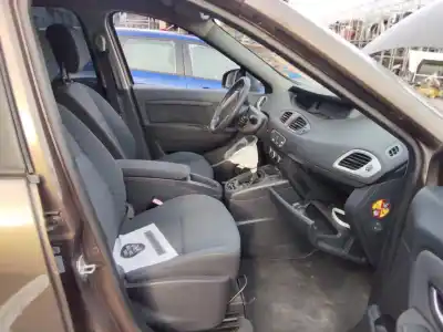 Veicolo di demolizione RENAULT SCENIC III Grand Dynamique dell'anno 2001 alimentato 