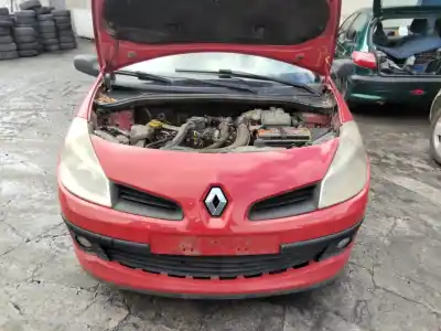 Здавання транспортного засобу renault clio iii pack authentique року 2001 потужний 