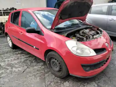 Здавання транспортного засобу renault clio iii pack authentique року 2001 потужний 