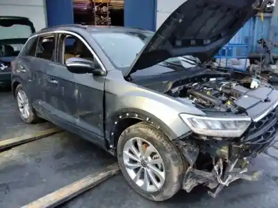 Scrapping Vehicle VOLKSWAGEN T-ROC (D11) DARK 149 CV / 110 KW of the year 2001 powered 