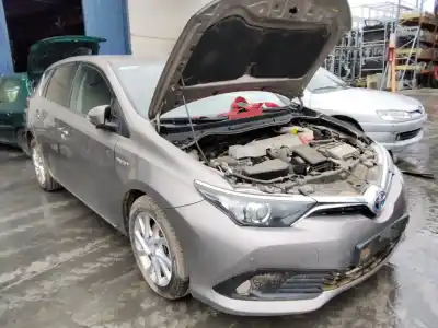 Scrapping Vehicle toyota auris hybrid active of the year 2001 powered 