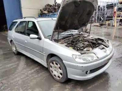 Vehicul casat peugeot 306 break boulebard al anului 2001 alimentat 