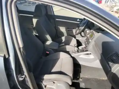 Sloopvoertuig volkswagen golf v berlina (1k1) conceptline (e) van het jaar 2001 aangedreven 