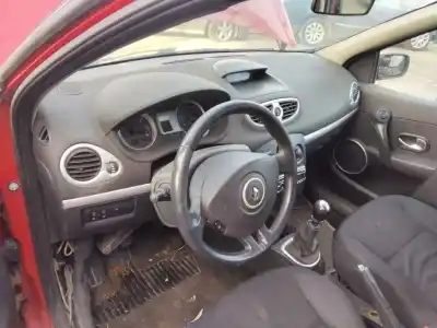 Veículo de Sucata renault clio iii confort dynamique do ano 2001 alimentado k9k764