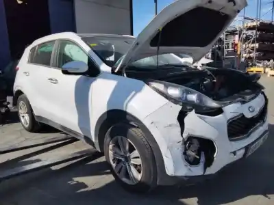 Veicolo di demolizione kia sportage emotion 4x2 dell'anno 2001 alimentato d4fd