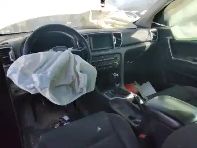 Veicolo di demolizione kia sportage emotion 4x2 dell'anno 2001 alimentato d4fd