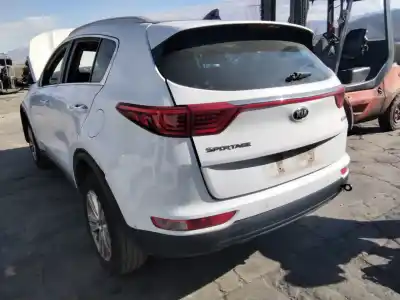 Veicolo di demolizione kia sportage emotion 4x2 dell'anno 2001 alimentato d4fd