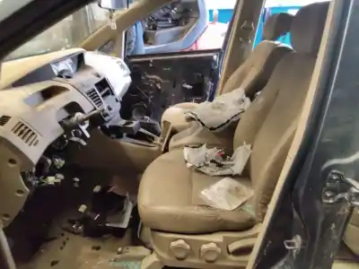 Здавання транспортного засобу ssangyong rodius xdi року 2001 потужний 