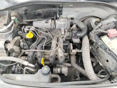 Здавання транспортного засобу renault clio ii fase ii (b/cb0) authentique року 2001 потужний 