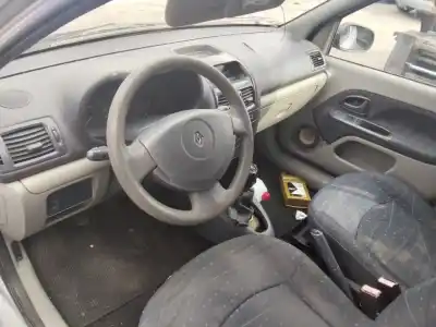 Здавання транспортного засобу renault clio ii fase ii (b/cb0) authentique року 2001 потужний 