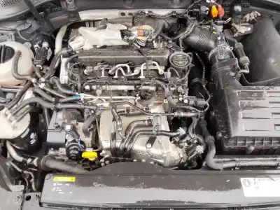 Veículo de Sucata VOLKSWAGEN GOLF VII (5G1, BQ1, BE1, BE2) 1.6 TDI do ano 2001 alimentado CLH