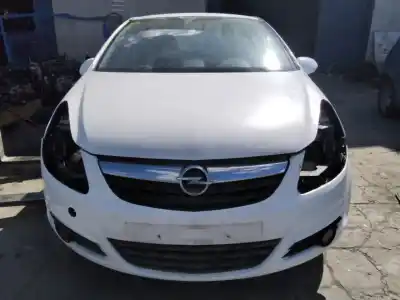 Veículo de Sucata opel corsa d ´´111 years´´ do ano 2001 alimentado 