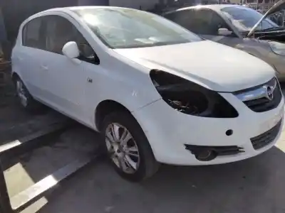 Veículo de Sucata opel corsa d ´´111 years´´ do ano 2001 alimentado 