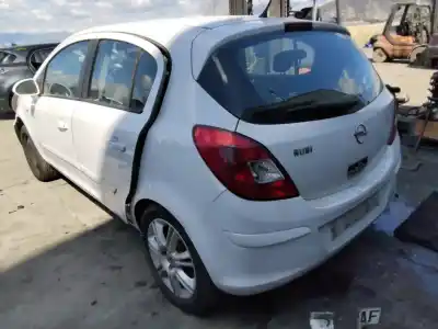 Veículo de Sucata opel corsa d ´´111 years´´ do ano 2001 alimentado 
