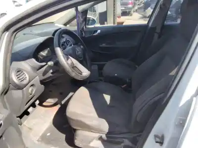 Veículo de Sucata opel corsa d ´´111 years´´ do ano 2001 alimentado 