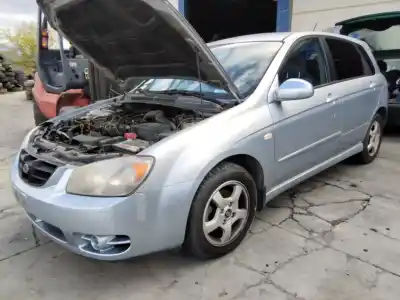 Veicolo di demolizione kia cerato 2.0 ex crdi berlina dell'anno 2001 alimentato 