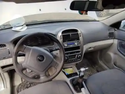 Veicolo di demolizione kia cerato 2.0 ex crdi berlina dell'anno 2001 alimentato 