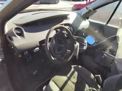 Scrapping Vehicle renault scenic ii pack authentique 110 cv / 81 kw of the year 2001 powered 