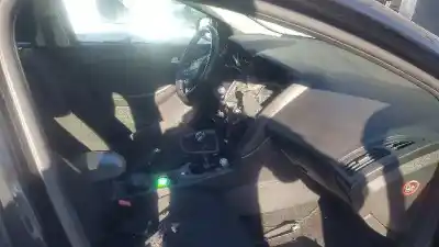 Véhicule à la ferraille ford focus turn. (cb8) trend de l'année 2001 alimenté 