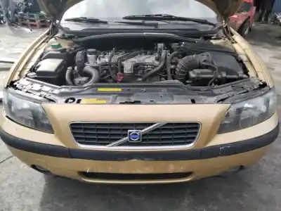 Veicolo di demolizione volvo s60 berlina 2.4 diesel dell'anno 2001 alimentato 