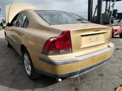 Veicolo di demolizione volvo s60 berlina 2.4 diesel dell'anno 2001 alimentato 