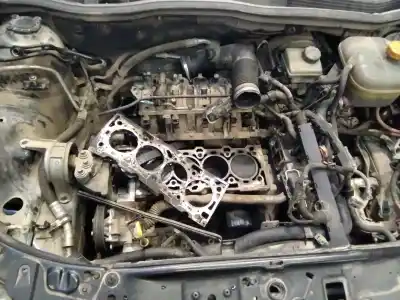 Veículo de Sucata opel astra h berlina cosmo do ano 2001 alimentado 