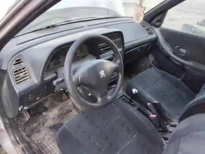 Vehicul casat peugeot 306 break boulebard al anului 2001 alimentat 