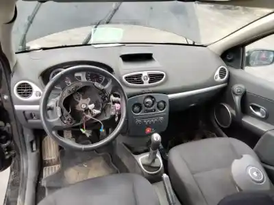 Здавання транспортного засобу renault clio iii authentique року 2001 потужний k9k768