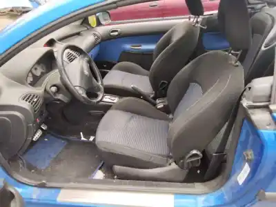 Sloopvoertuig peugeot 206 cc cc van het jaar 2001 aangedreven 