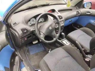 Sloopvoertuig peugeot 206 cc cc van het jaar 2001 aangedreven 