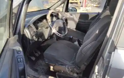 Scrapping Vehicle opel zafira a blue line of the year 2001 powered 