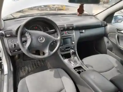 Scrapping Vehicle mercedes-benz clase c (w203) c 220 cdi (203.006) of the year 2001 powered 0