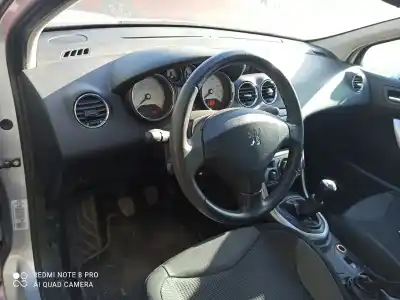 Veículo de Sucata peugeot 308 access do ano 2001 alimentado 5fw