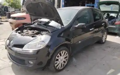 Veículo de Sucata renault clio iii confort dynamique do ano 2001 alimentado 