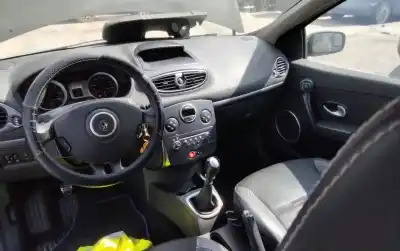 Veículo de Sucata renault clio iii confort dynamique do ano 2001 alimentado 