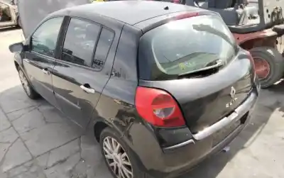 Veículo de Sucata renault clio iii confort dynamique do ano 2001 alimentado 