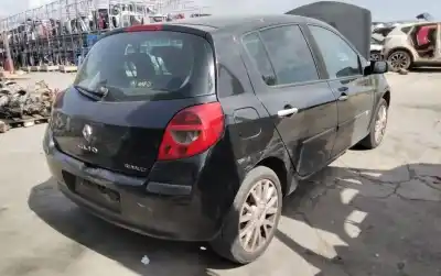 Veículo de Sucata renault clio iii confort dynamique do ano 2001 alimentado 