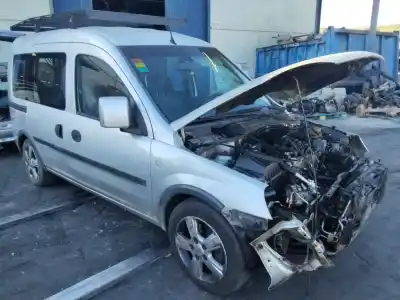 Veículo de Sucata opel combo familiar do ano 2001 alimentado 
