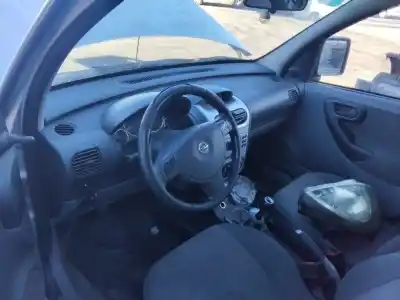 Veículo de Sucata opel combo familiar do ano 2001 alimentado 