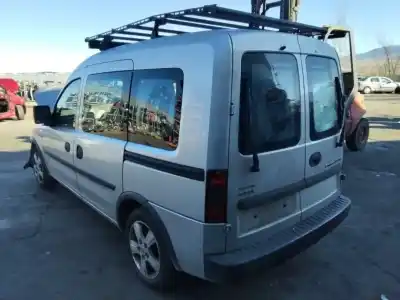 Veículo de Sucata opel combo familiar do ano 2001 alimentado 