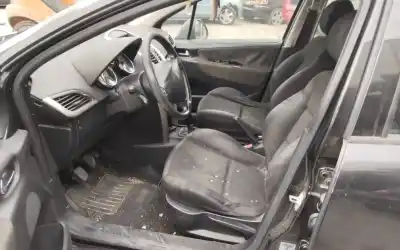 Veículo de Sucata peugeot 207 99g do ano 2001 alimentado 