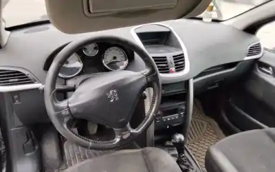 Veículo de Sucata peugeot 207 99g do ano 2001 alimentado 